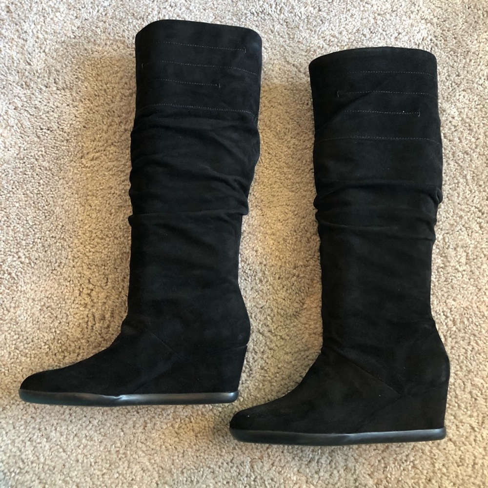 Aerosoles black suede wedge boot